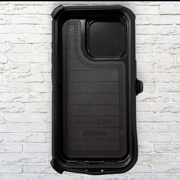 OtterBox Defender Pro Black Case for iPhone 15 Pro - Picture 4 of 4